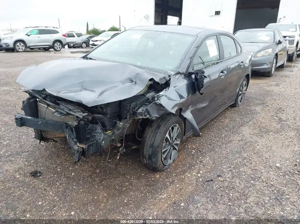3KPF24AD3RE768492 2024 KIA FORTE - Image 2