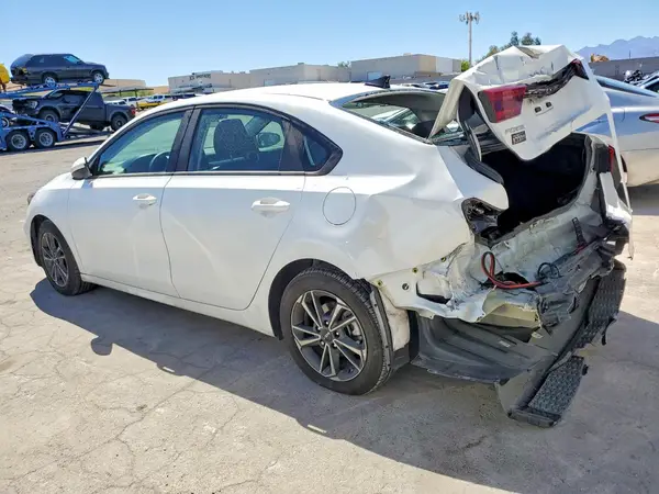 3KPF24AD3RE768752 2024 KIA FORTE - Image 2