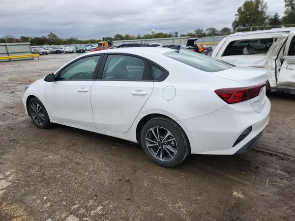 3KPF24AD3RE770758 2024 KIA FORTE - Image 2