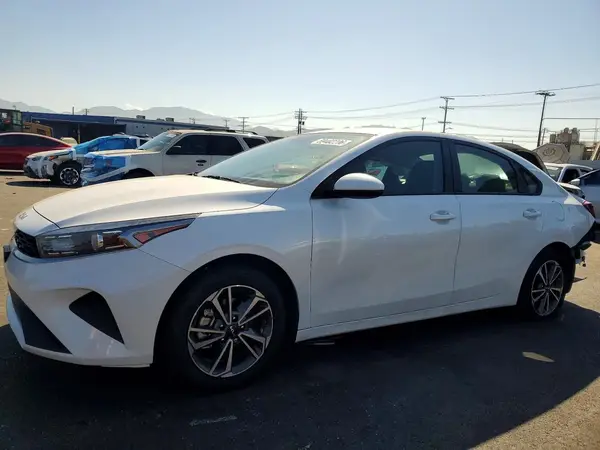 3KPF24AD3RE771375 2024 KIA FORTE - Image 1