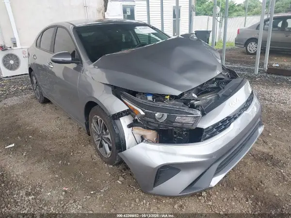3KPF24AD3RE773806 2024 KIA FORTE - Image 1