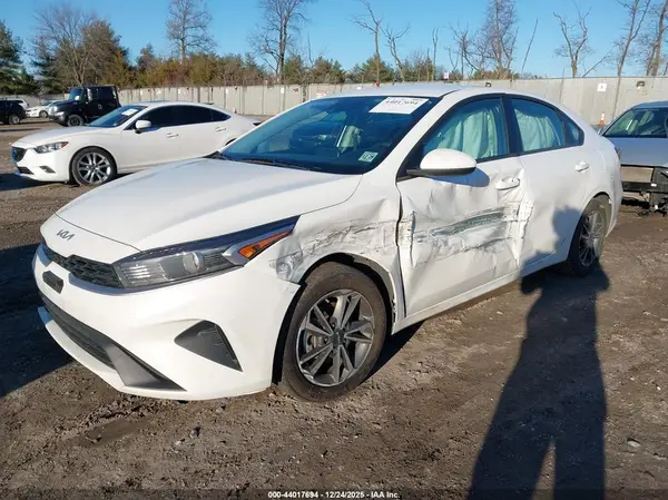 3KPF24AD3RE775300 2024 KIA FORTE - Image 2