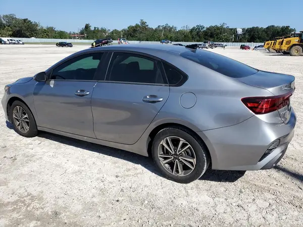 3KPF24AD3RE775376 2024 KIA FORTE - Image 2