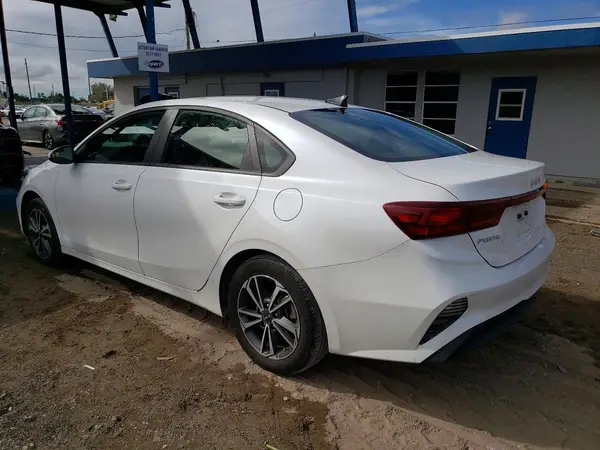 3KPF24AD3RE777502 2024 KIA FORTE - Image 2