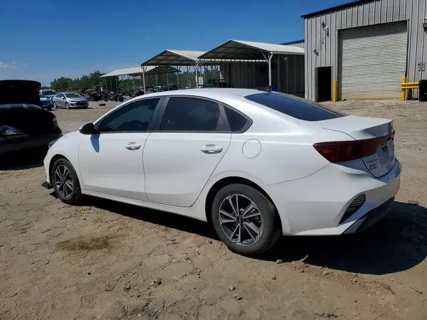 3KPF24AD3RE778228 2024 KIA FORTE - Image 2