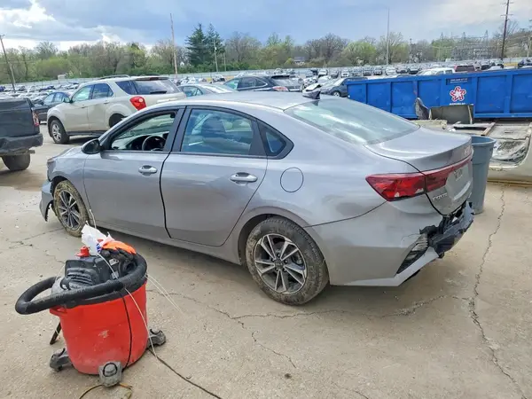 3KPF24AD3RE781095 2024 KIA FORTE - Image 2