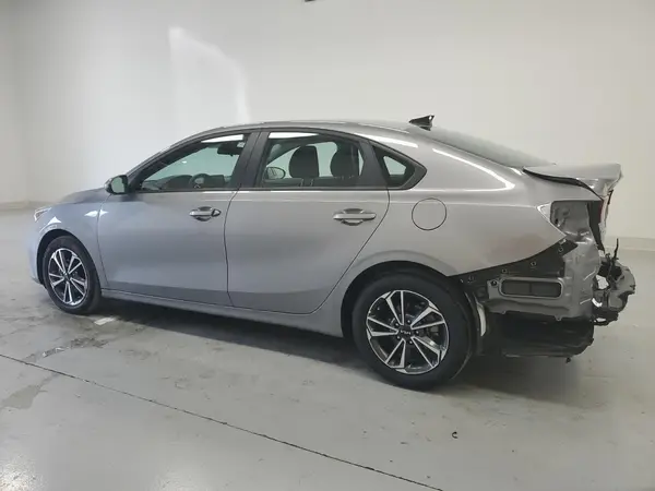 3KPF24AD3RE789990 2024 KIA FORTE - Image 2
