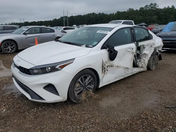 3KPF24AD3RE793327 2024 KIA FORTE - Image 1