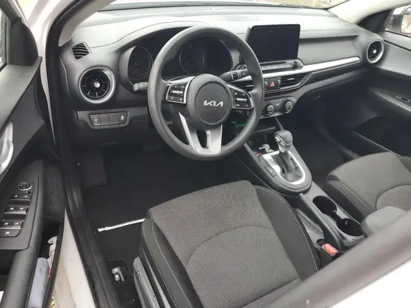 3KPF24AD3RE793327 2024 KIA FORTE - Image 8
