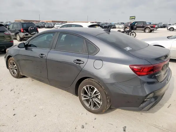 3KPF24AD3RE795451 2024 KIA FORTE - Image 2