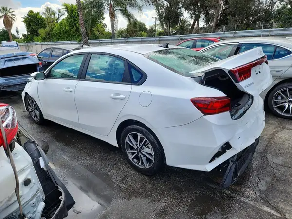 3KPF24AD3RE798785 2024 KIA FORTE - Image 2