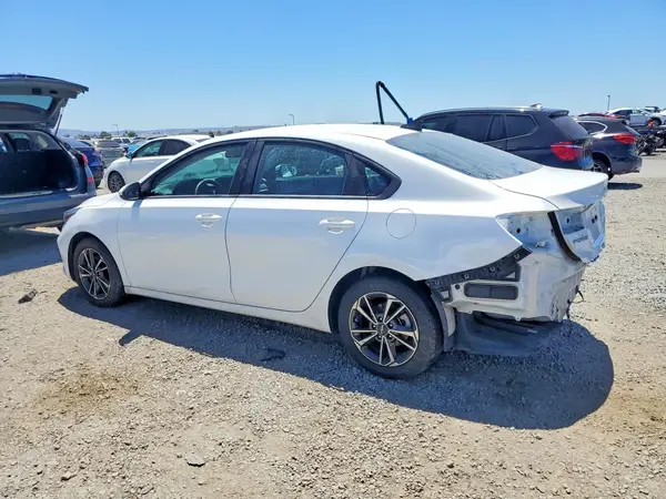 3KPF24AD3RE799449 2024 KIA FORTE - Image 2