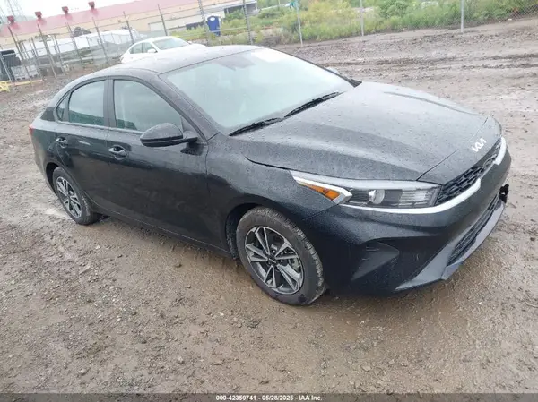 3KPF24AD3RE804925 2024 KIA FORTE - Image 1