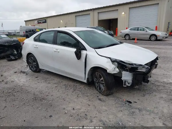3KPF24AD3RE805637 2024 KIA FORTE - Image 1
