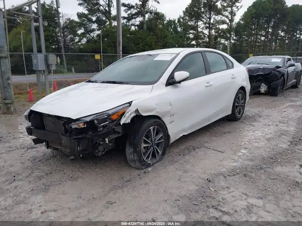 3KPF24AD3RE805637 2024 KIA FORTE - Image 2