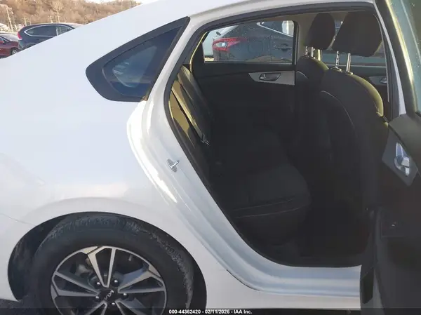 3KPF24AD3RE807842 2024 KIA FORTE - Image 8