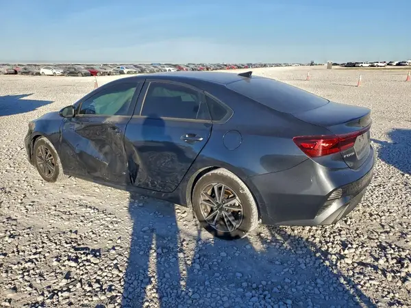 3KPF24AD3RE808215 2024 KIA FORTE - Image 2