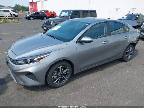 3KPF24AD3RE808666 2024 KIA FORTE - Image 2