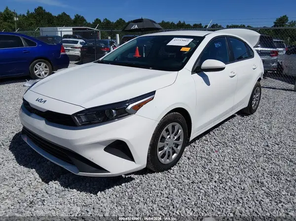 3KPF24AD3RE811583 2024 KIA FORTE - Image 2