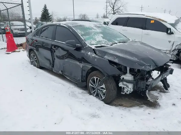 3KPF24AD3RE813169 2024 KIA FORTE - Image 1