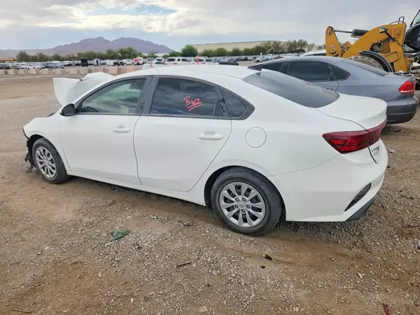 3KPF24AD3RE816122 2024 KIA FORTE - Image 2