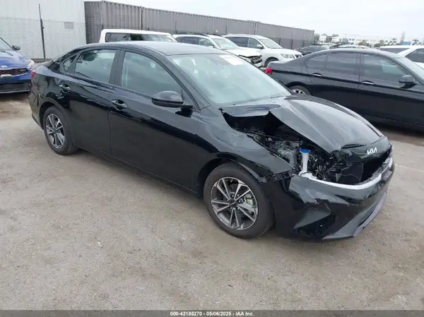 3KPF24AD3RE817366 2024 KIA FORTE - Image 1