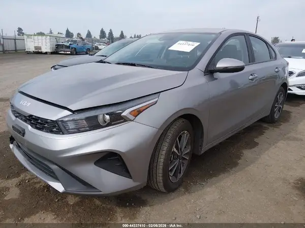 3KPF24AD3RE817531 2024 KIA FORTE - Image 2