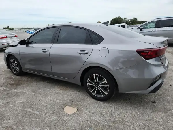 3KPF24AD3RE817965 2024 KIA FORTE - Image 2