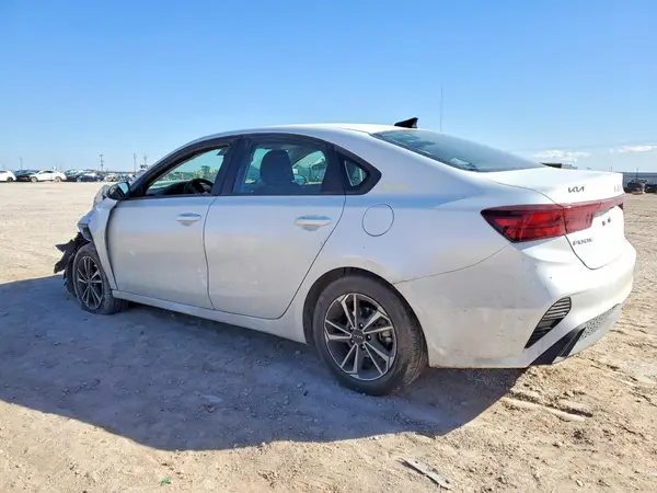 3KPF24AD3RE818033 2024 KIA FORTE - Image 2