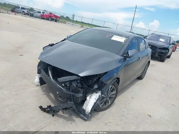 3KPF24AD3RE818226 2024 KIA FORTE - Image 2