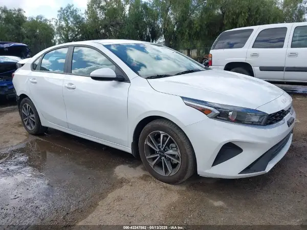 3KPF24AD3RE819344 2024 KIA FORTE - Image 1