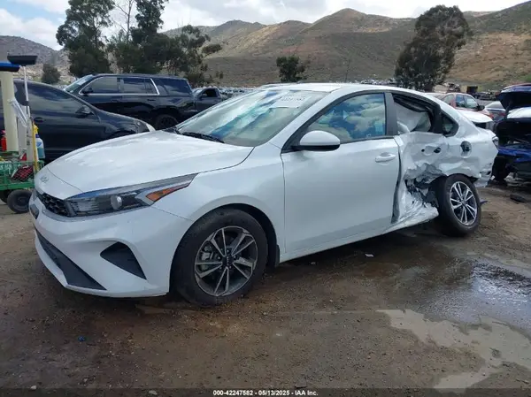 3KPF24AD3RE819344 2024 KIA FORTE - Image 2