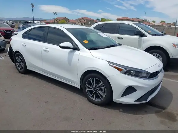 3KPF24AD3RE820669 2024 KIA FORTE - Image 1