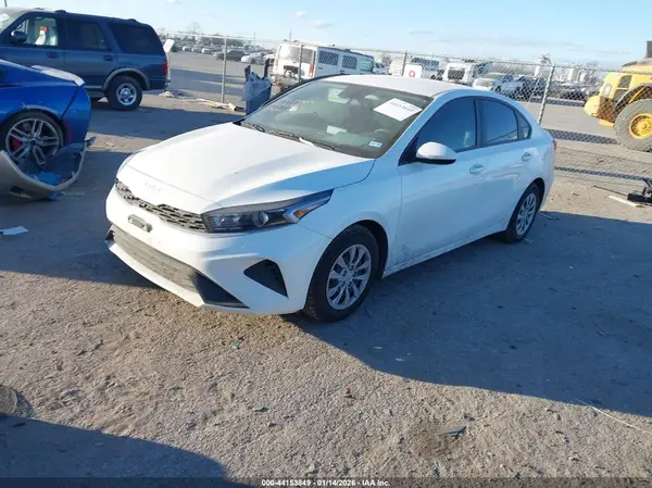3KPF24AD3RE822597 2024 KIA FORTE - Image 2