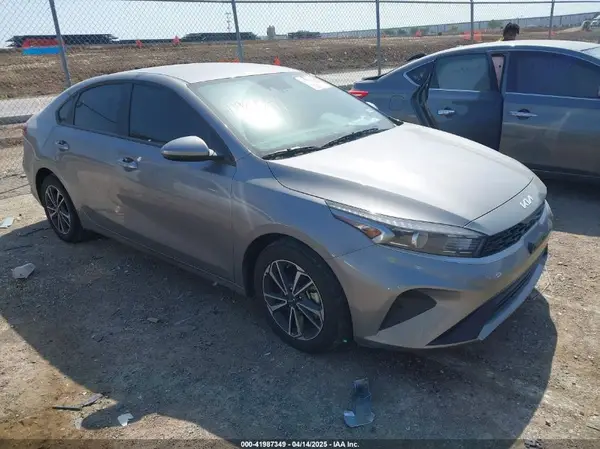 3KPF24AD3RE823572 2024 KIA FORTE - Image 1