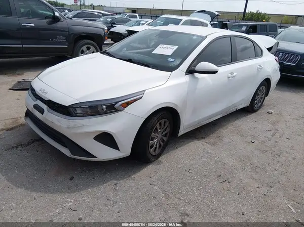 3KPF24AD3RE824317 2024 KIA FORTE - Image 2