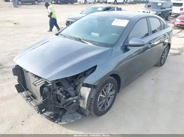 3KPF24AD3RE826083 2024 KIA FORTE - Image 2