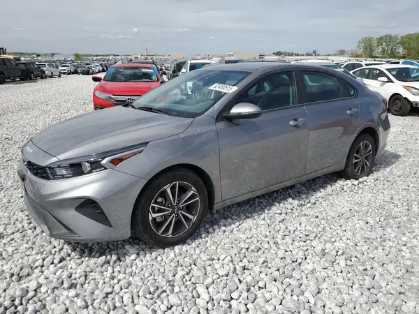3KPF24AD3RE828433 2024 KIA FORTE - Image 1