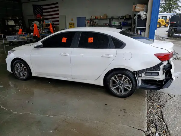 3KPF24AD3RE835432 2024 KIA FORTE - Image 2