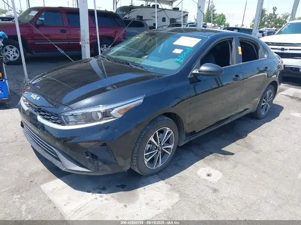 3KPF24AD3RE836645 2024 KIA FORTE - Image 2