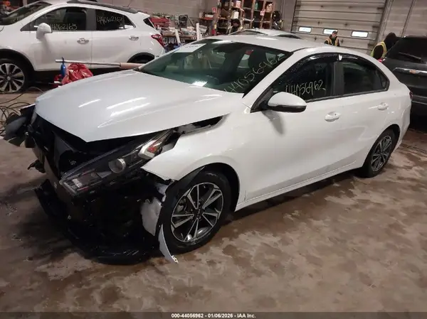 3KPF24AD3RE837455 2024 KIA FORTE - Image 2