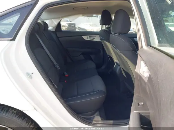 3KPF24AD3RE841229 2024 KIA FORTE - Image 8