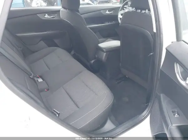 3KPF24AD4KE006732 2019 KIA FORTE - Image 8