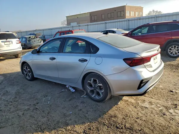 3KPF24AD4KE007153 2019 KIA FORTE - Image 2