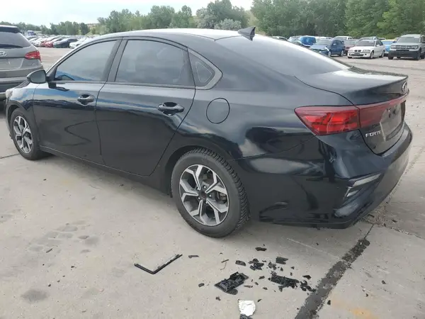 3KPF24AD4KE010215 2019 KIA FORTE - Image 2