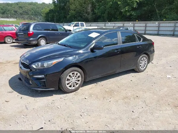3KPF24AD4KE010442 2019 KIA FORTE - Image 2