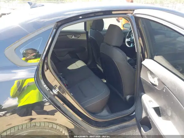 3KPF24AD4KE010442 2019 KIA FORTE - Image 8