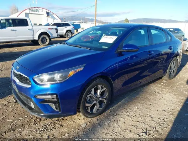 3KPF24AD4KE010876 2019 KIA FORTE - Image 2