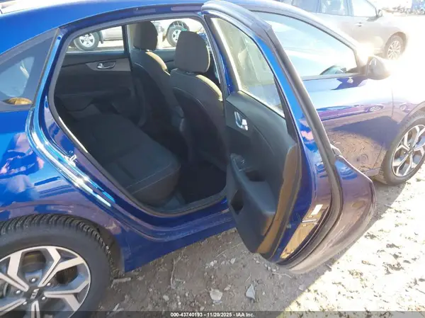 3KPF24AD4KE010876 2019 KIA FORTE - Image 8