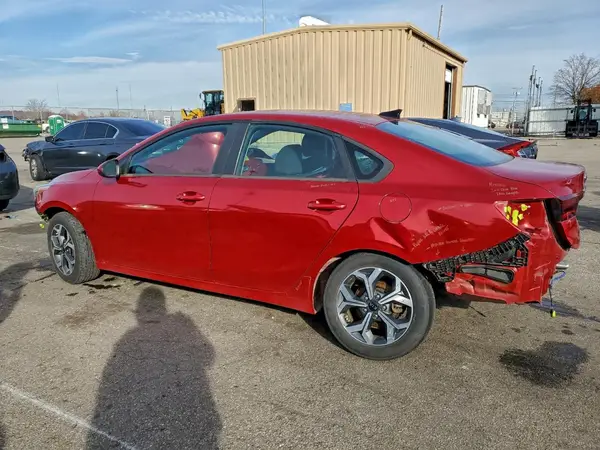 3KPF24AD4KE010943 2019 KIA FORTE - Image 2